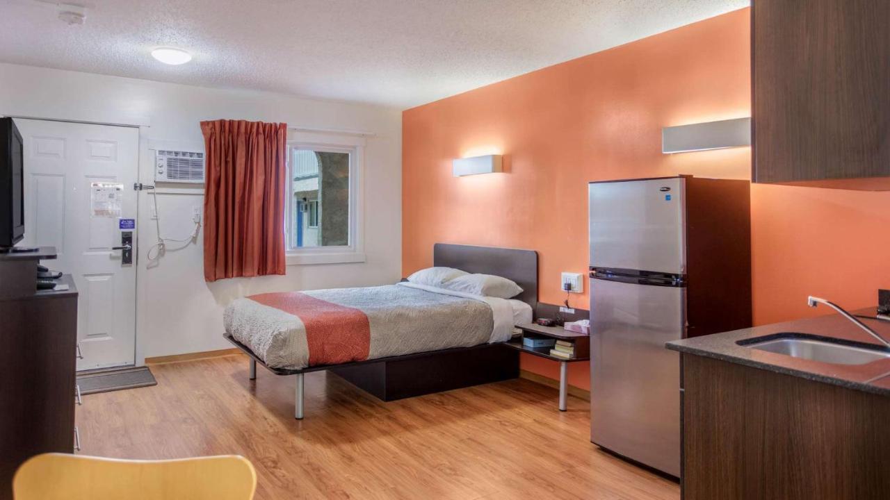Motel Bo-Camrose, Ab Екстериор снимка