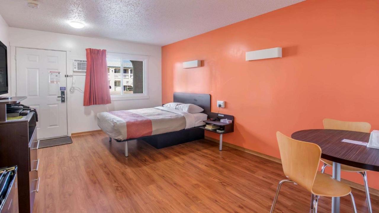 Motel Bo-Camrose, Ab Екстериор снимка