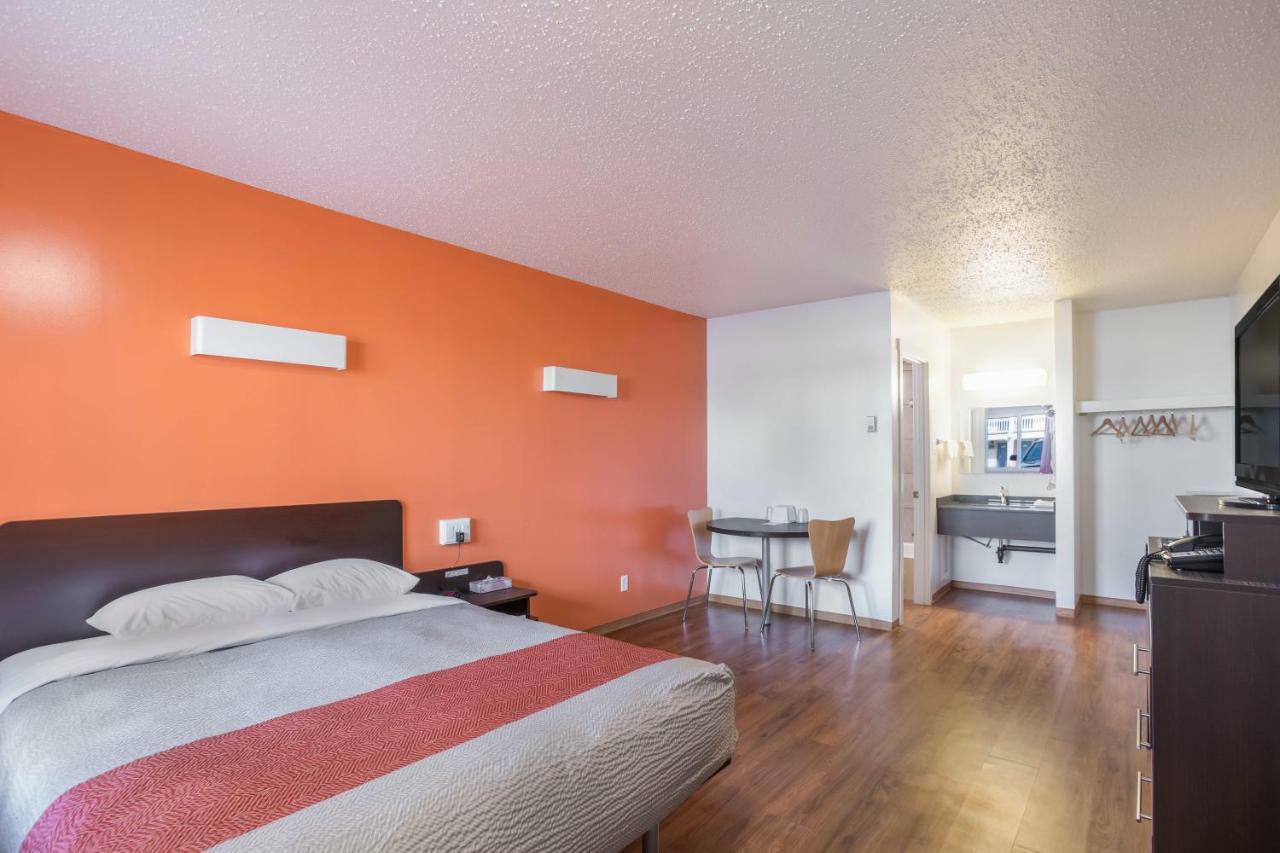 Motel Bo-Camrose, Ab Екстериор снимка