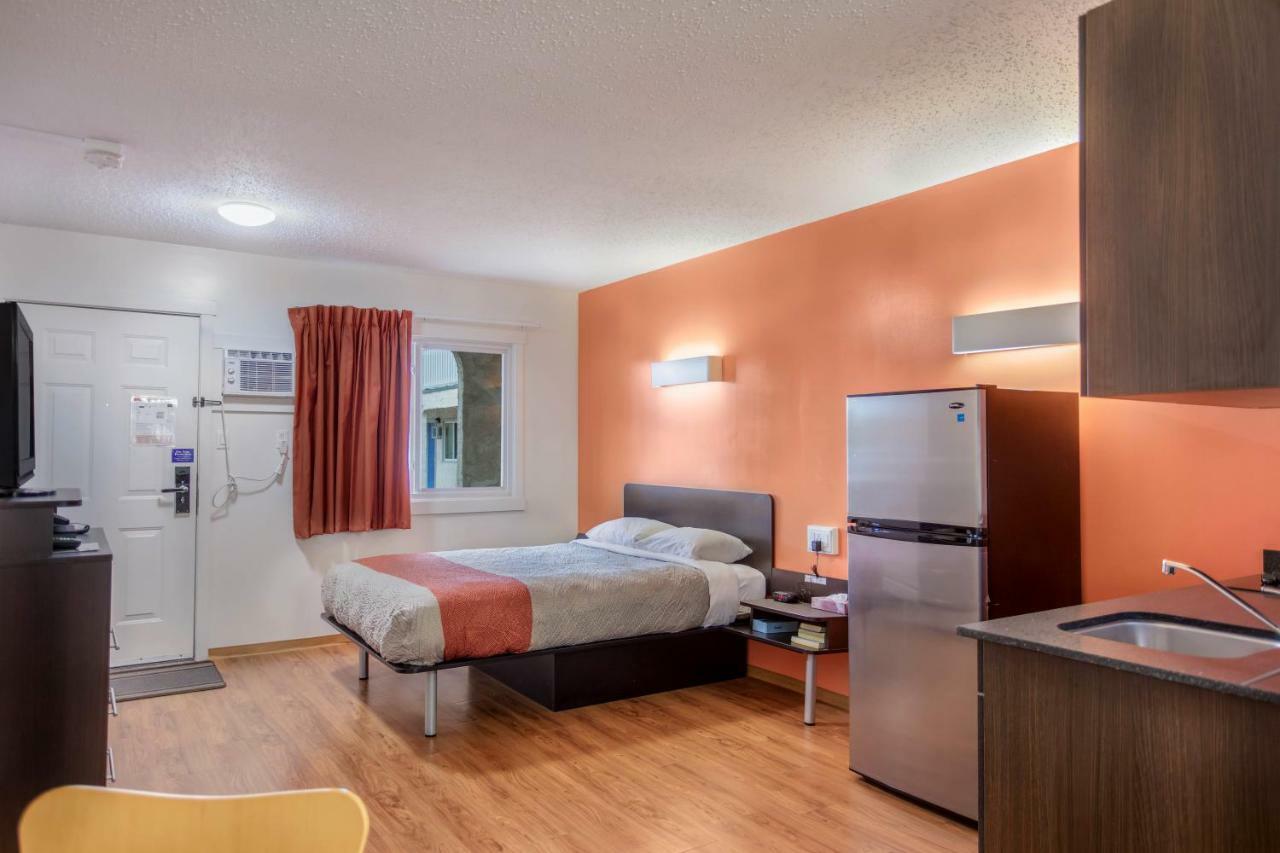 Motel Bo-Camrose, Ab Екстериор снимка